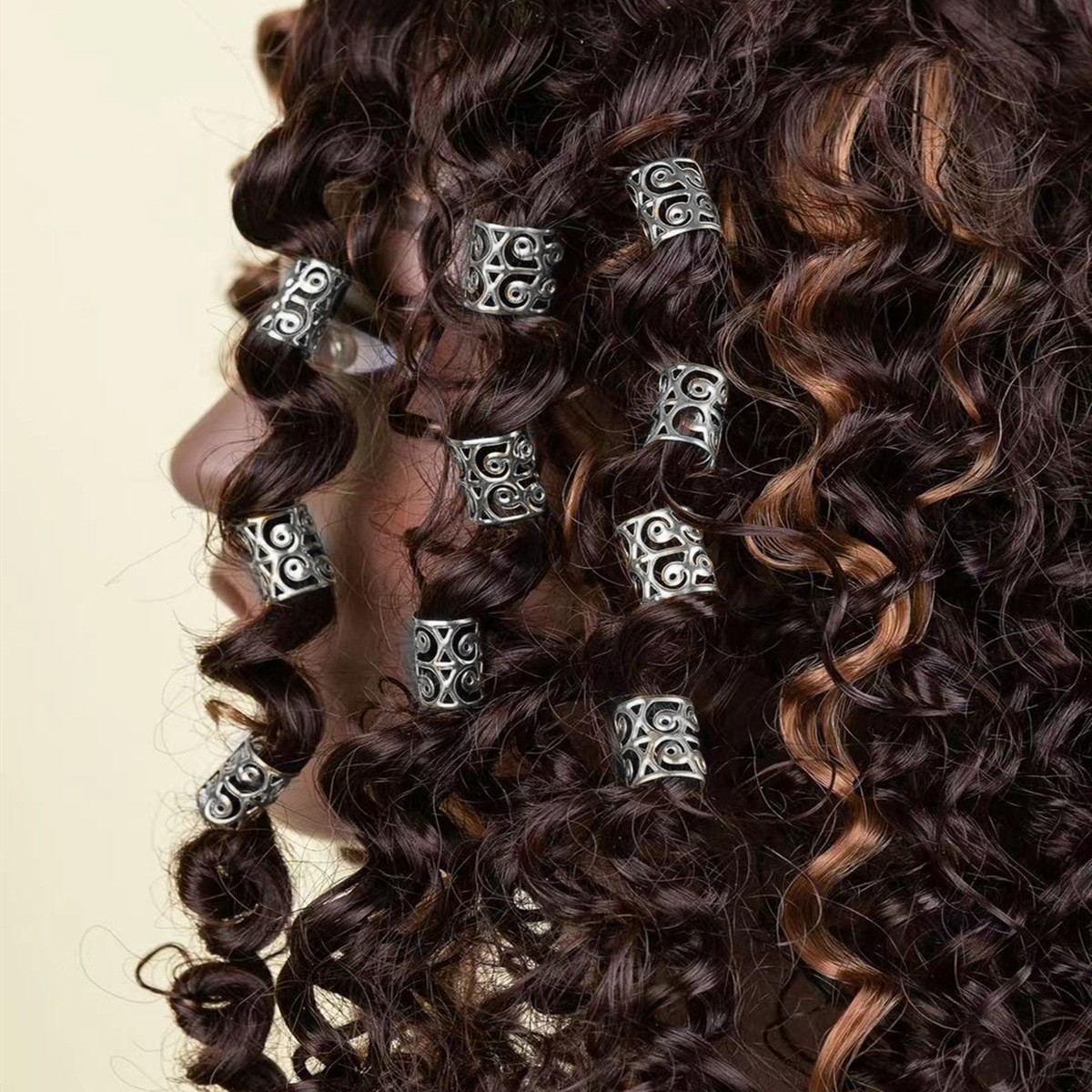 Moda europea y americana trenza sucia trenza pelo hebilla hip hop accesorios para el cabello anillo de pelo de aluminio moda punk Cool Girl padre-hijo bebé peluca anillo tocado