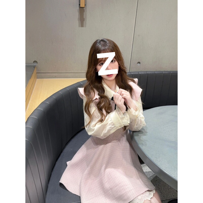 Elegant French-style flutter-sleeve lace dress with straps for women, suitable for petite women in autumn, perfect for birthday parties Elegant French-style flutter-sleeve lace dress with straps for women, suitable for petite women in autumn, perfect for birthday parties