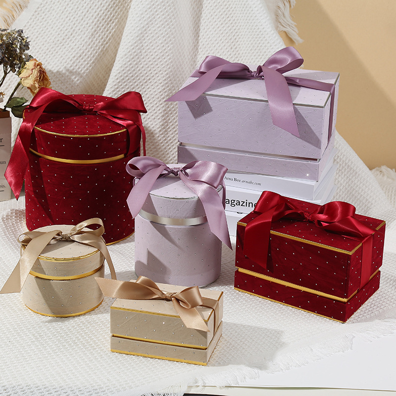 蝶ネクタイシルクスカーフギフトボックスベルベットフリップトップギフトボックス結婚式のブライズメイドギフトボックス天蓋結婚式のキャンディーボックス卸売|undefined