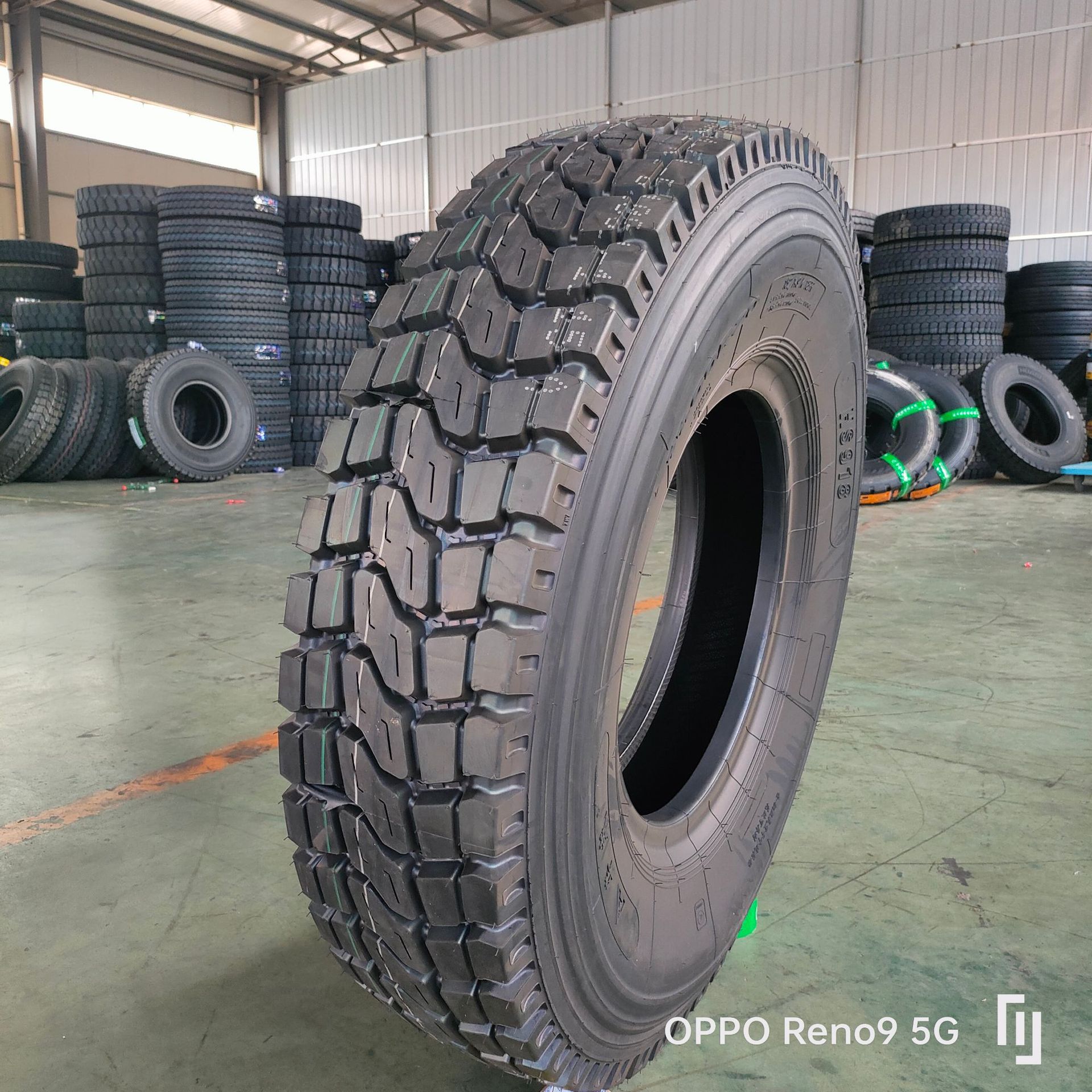 矿山全钢轮胎1100R20 1200R20标载货车吊车卡车轮胎厂家现货批发