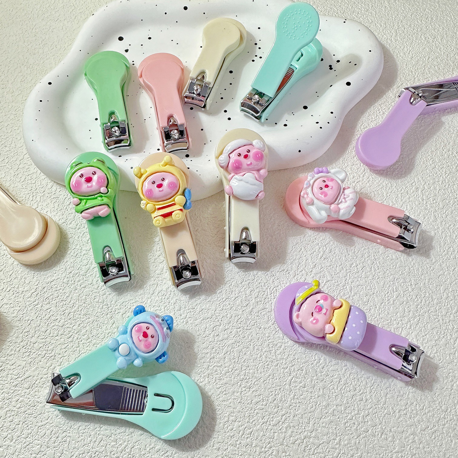 Creative Cartoon Nail Clippers for Primary and Secondary School Students Convenient Small Nail Clippers Home Manicure Manicure Nail Clippers