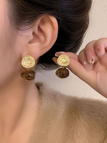 High-end ladylike temperament earrings, retro double brown resin effect earrings, foreign style, simple, light luxury, Internet celebrity earrings
