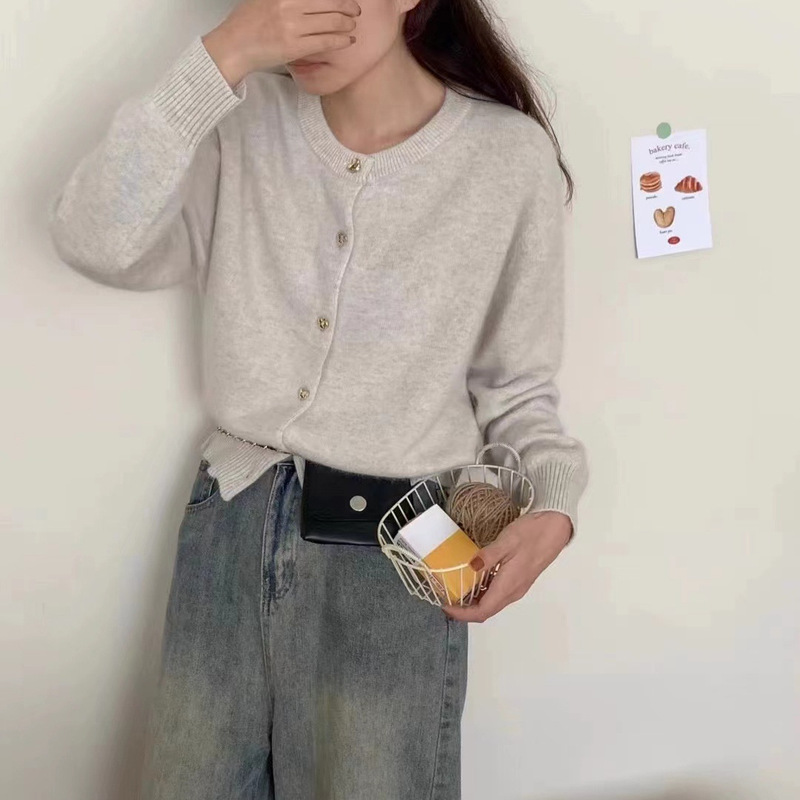 精纺羊毛女式圆领针织开衫秋冬新款韩系短款外套修身显瘦简约风格|undefined