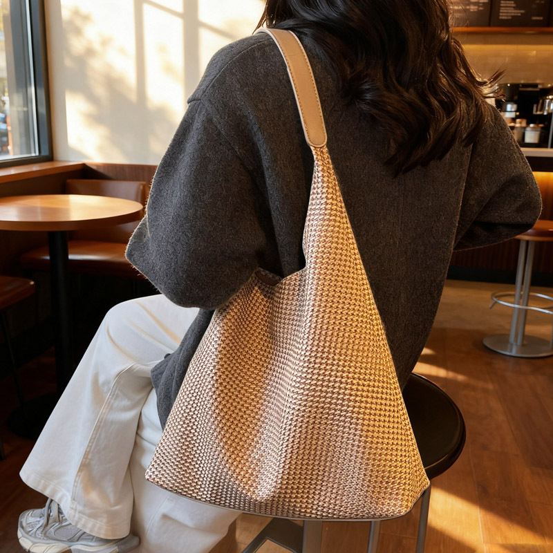 Bolso de comercio exterior de nicho de mujer retro tejido estriado bolso de mujer 2025 nuevo bolso de mano ocio de hombro bolso
