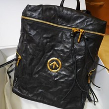 GROTT0黑石箭头包无性别主义褶皱包时尚手提双肩包工厂女包包