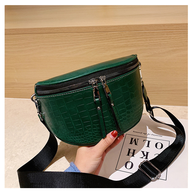 Fashion Solid Color Soft Leather Chest Bag Strap Crocodile Pattern Crossbody Bags display picture 3