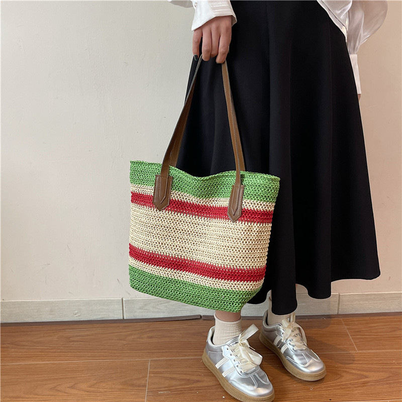 Wholesale of new straw woven bags for Spring 2025, large-capacity cross-border trendy and fashionable tote bags, casual commuting underarm bags undefined