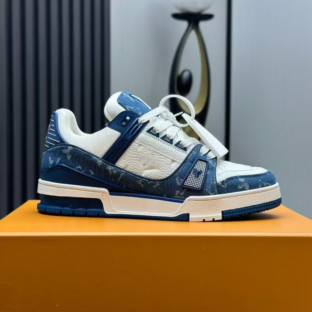 National Day Discounts on Classic Vintage Guangzhou Lujia Trainer Sneakers, Couple's Sports Shoes, Air-Cushioned Chip Handbags, and Scented Items