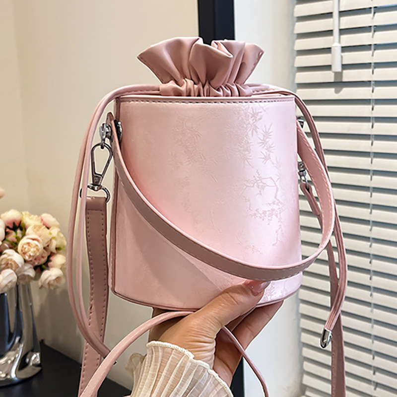 New Chinese style niche design with drawstring cyder crossbody 2024 new trendy and versatile casual small bag_voghion.com
