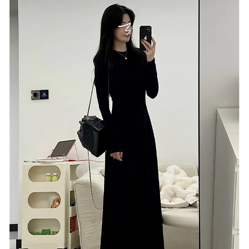 赫本风黑色连衣裙子秋冬季女装2025新款法式气质修身内搭打底长裙|undefined