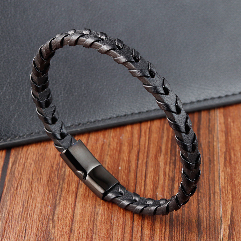 European and American accessories wholesale simple creative titanium steel men's leather bracelet black bracelet student bracelet