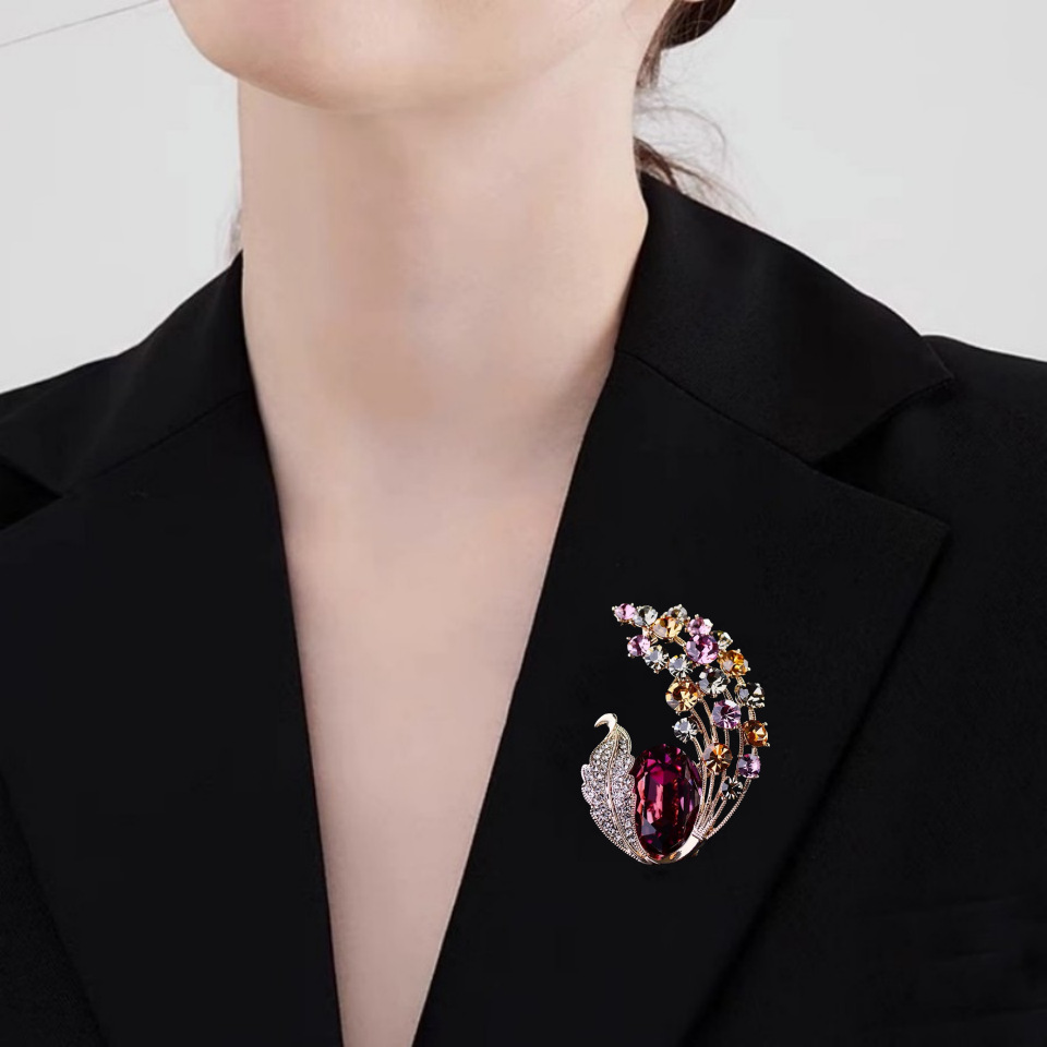 Broche élégante et luxueuse en alliage de style européen et américain, ornée de cristaux ultra-brillants, idéale pour un manteau féminin tendance._voghion.com