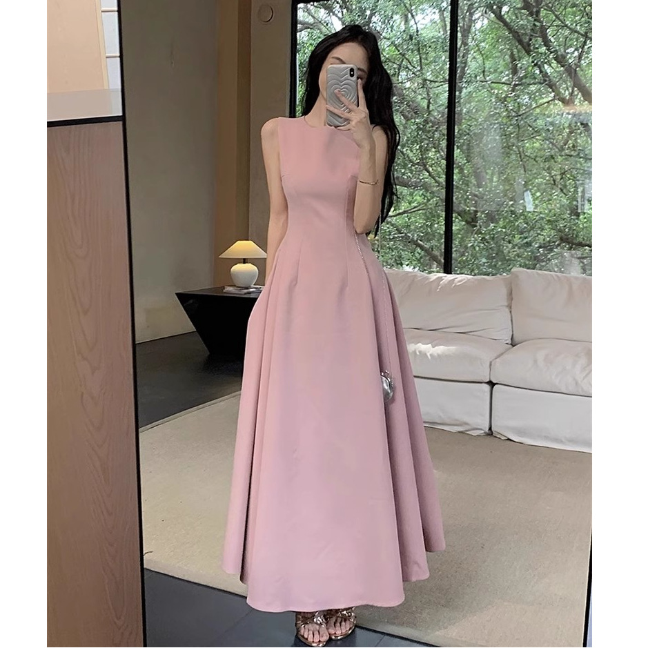 Qadın üçün ağ yay paltarı, qolsuz, beli sıxan uzun model