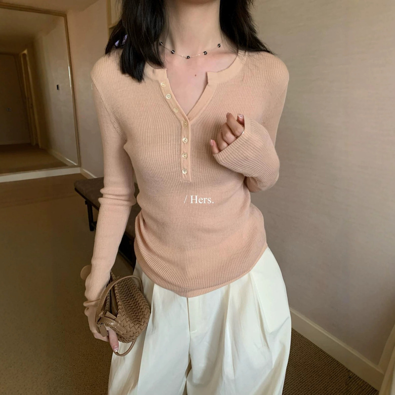 Hers sweet early autumn fashionable simple style daily commute slim-fit half-button V-neck long-sleeve knit sweater 66713 Hers sweet early autumn fashionable simple style daily commute slim-fit half-button V-neck long-sleeve knit sweater 66713