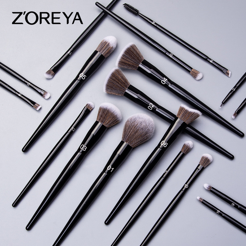 Transfronterizo exclusivo para la venta de herramientas de maquillaje de cepillo de sombra de ojos blanqueador negro clásico 18 cepillo de maquillaje logotipo personalizado completo