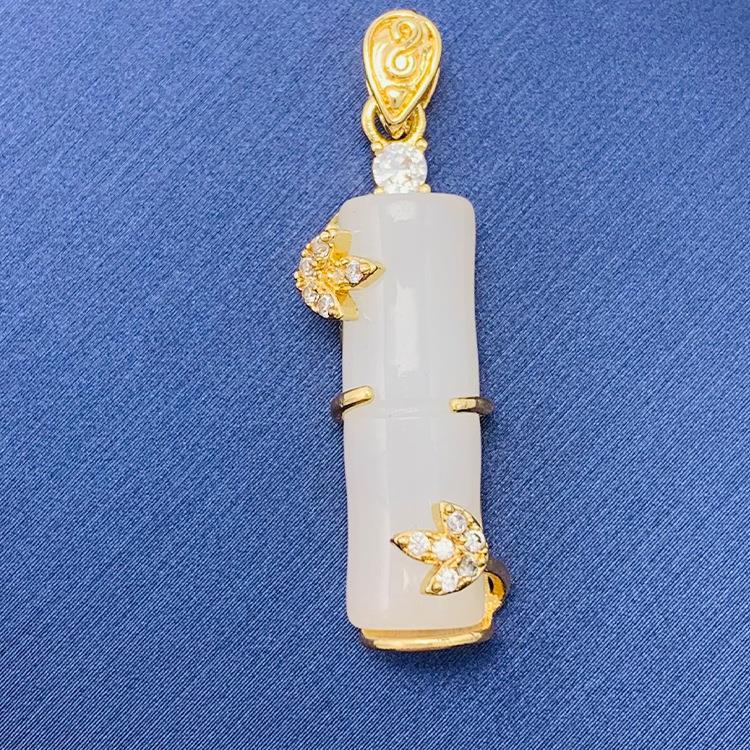 2022 nuevo trébol giratorio simple cien colgante fuente joyería fábrica al por mayor directa sin cadena