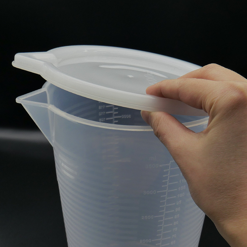 Taza de medición de PP transparente con tapa cocina para hornear leche tienda de té suministros de hotel taza de plástico a rayas con escala