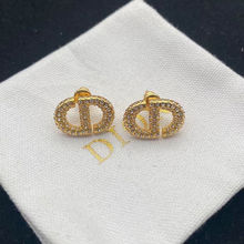 D家耳环新款2022年耳钉女气质高颜值韩版简约百搭爆款耳饰