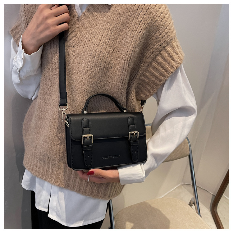 Simple Casual Handbag New Trendy Fashion All-match Shoulder Bag Autumn Messenger Bag display picture 11