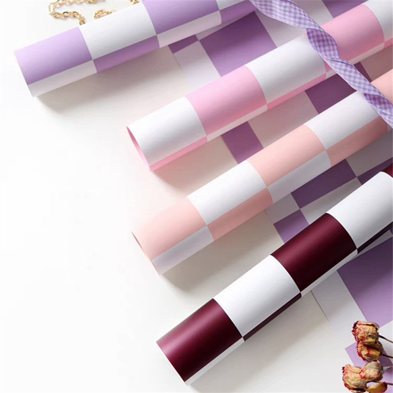 Fábrica de fiestas de flores al por mayor nuevo tablero de ajedrez flor de papel de embalaje impermeable flor de papel de embalaje caja de regalo