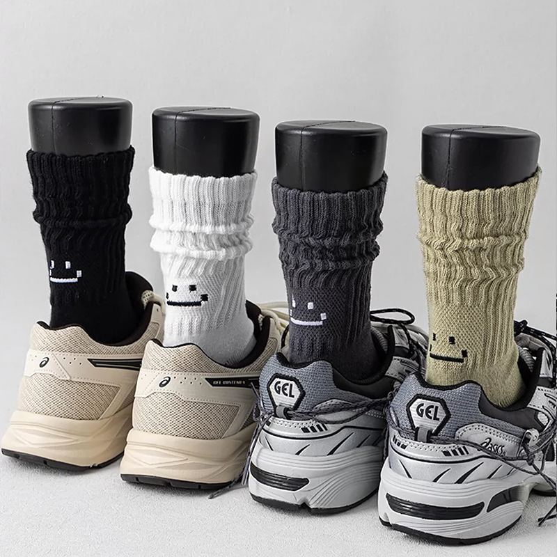 Japanese Fashionable Socks Embroidered Smiley Socks Spring and Autumn Solid Color Boneless Middle Socks Sweat Absorbing Breathable Men's and Women's High Socks Sports