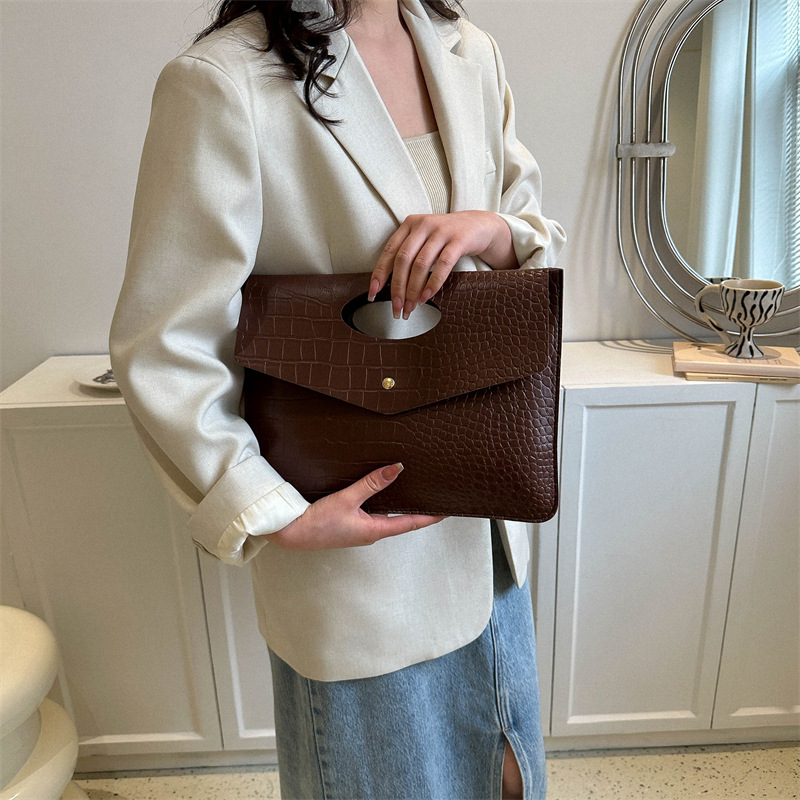 复古时尚手拿包简约托特包韩版2025新款休闲大容量潮流信封包高级