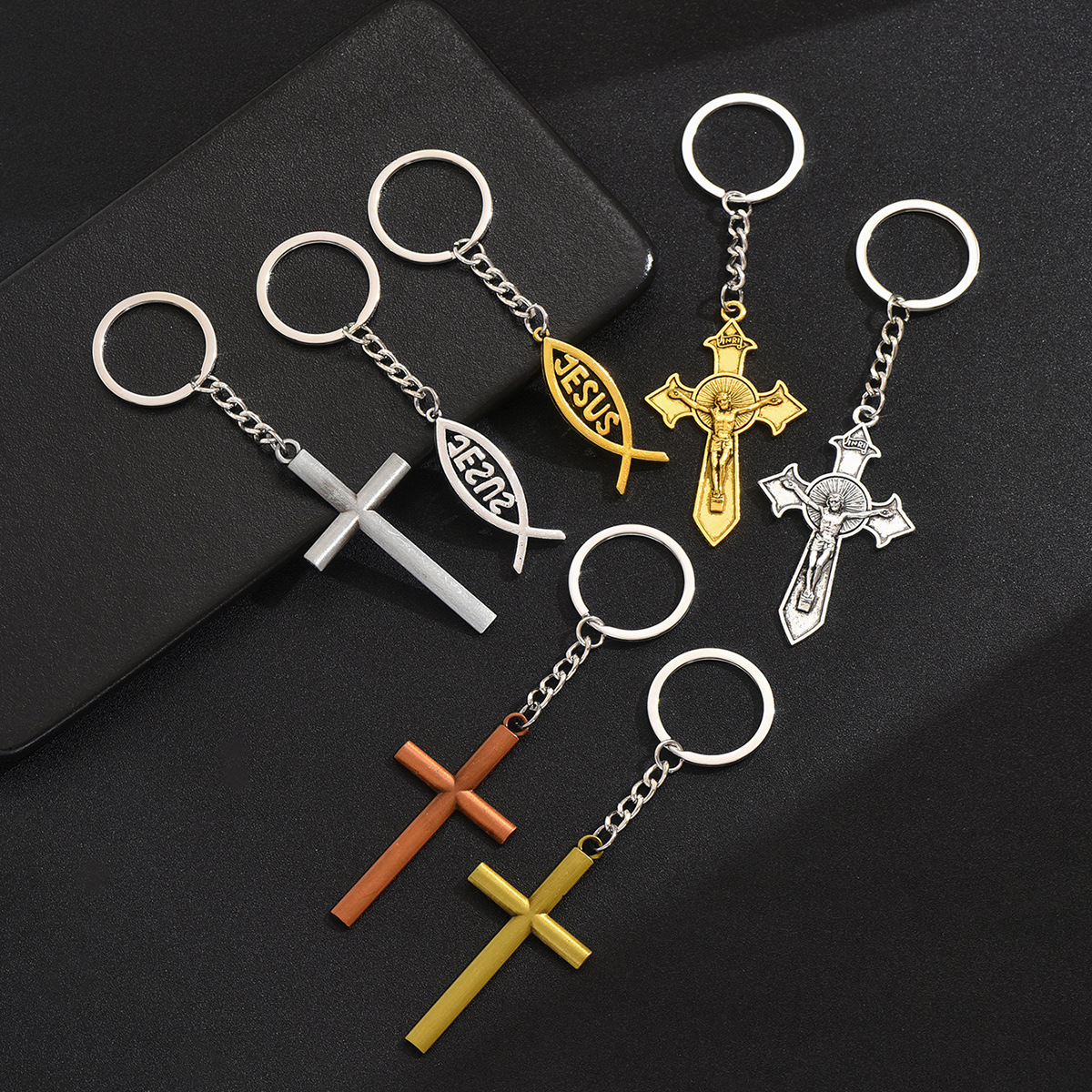 comercio exterior al por mayor letras inglesas llavero colgante bolsos colgantes crucifijos colgantes de metal suministro transfronterizo
