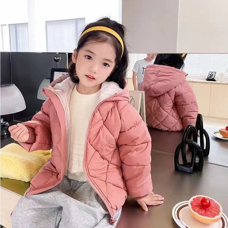 2025 otoño e invierno nuevo estilo chaqueta acolchada de algodón para niños, hombres y mujeres bebé, chaqueta acolchada de algodón para niños pequeños y medianos, comercio exterior más chaqueta de algodón cálido de terciopelo