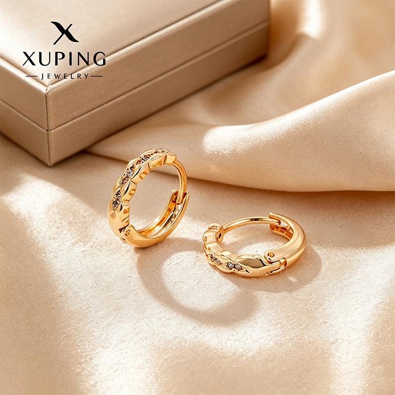 Xuping aretes geométricos redondos rusos de aleación de cobre simple aretes de aretes de círculo de viento retrógrado para mujeres 18k aretes