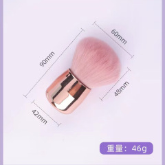 新商品のキノコのブラシはダイヤモンドの化粧ブラシを入れます。