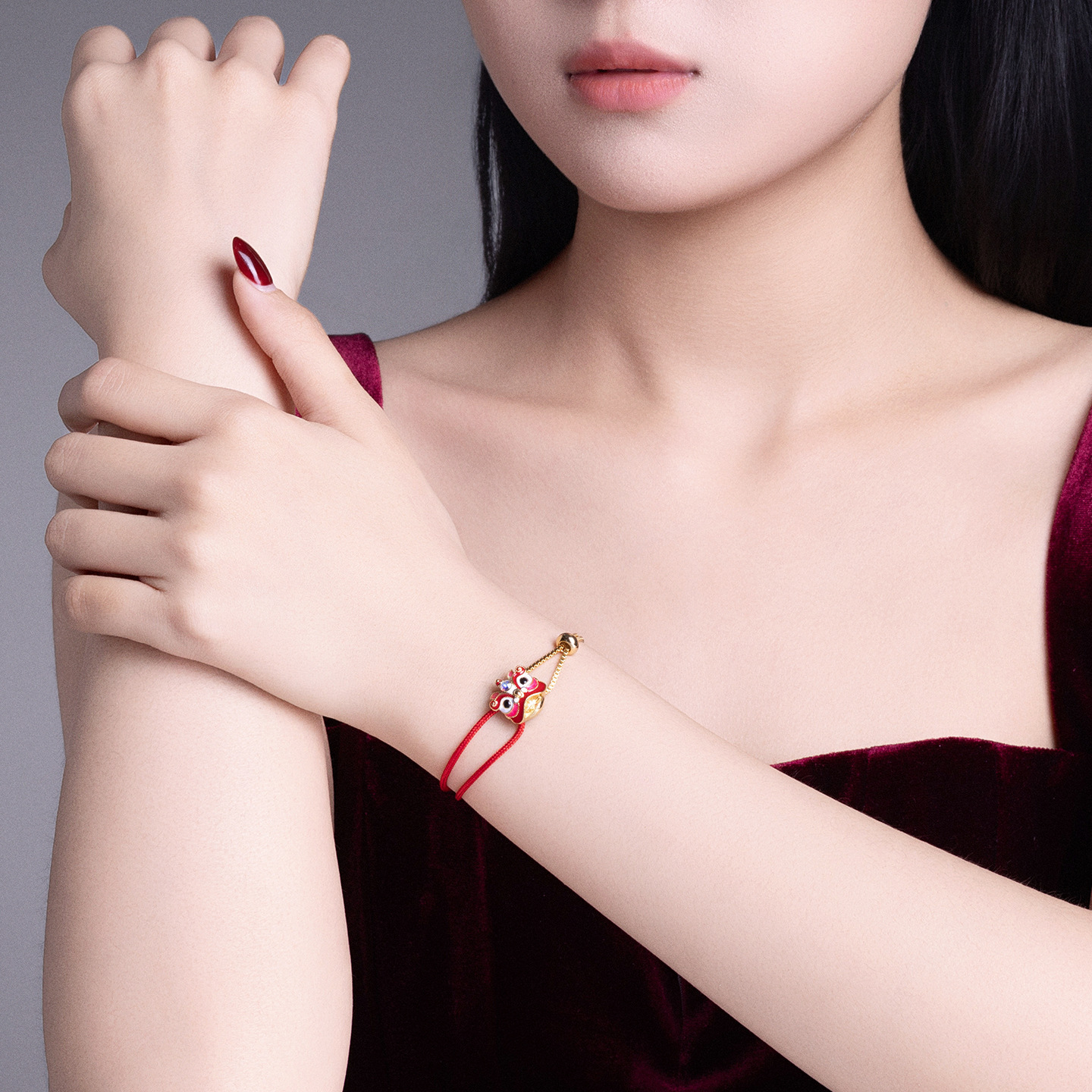 Xuping nueva serie de goteo de aceite despierta pulsera de león aleación de cobre chapado 24k estilo chino Año Nuevo joyería de cuerda roja