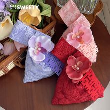 2025新款结婚喜糖袋子婚礼高级喜糖盒子手提中式伴手礼布袋免折叠