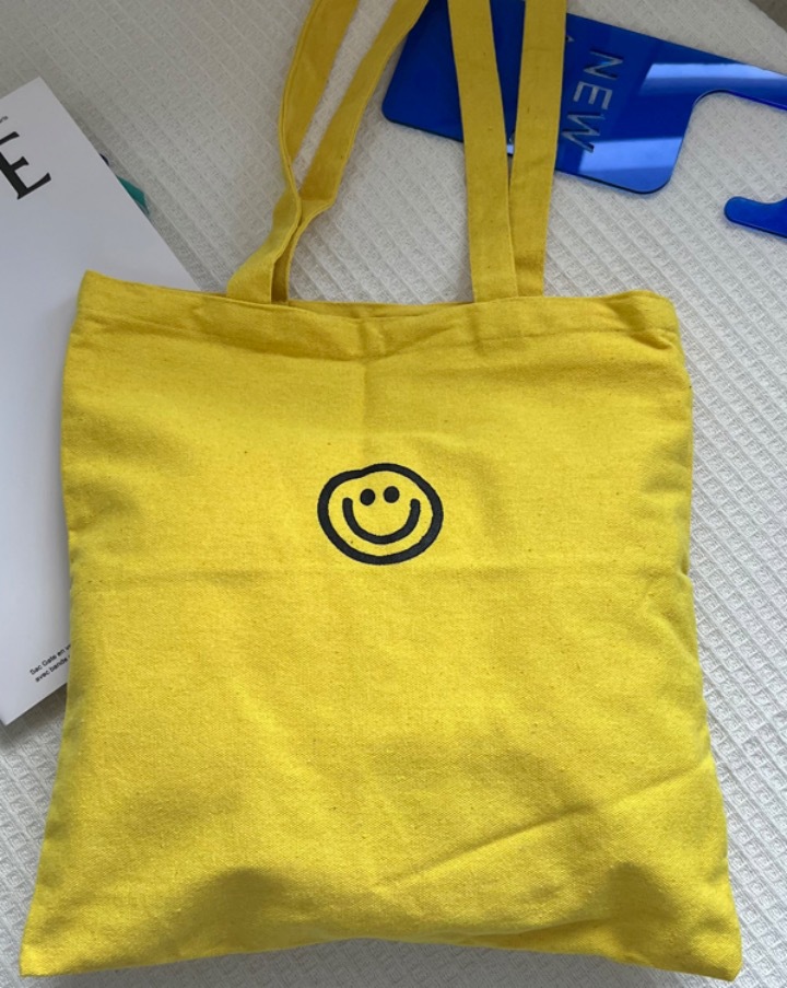 Yellow smiley face 33*36 [no zipper]