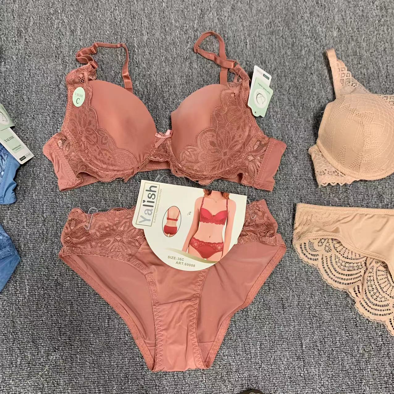 Miscellaneous lace large size women's bra set with steel rims_voghion.com