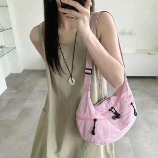 多巴胺夏季韩系2026小众设计女斜挎饺子包休闲甜酷日系少女单肩包