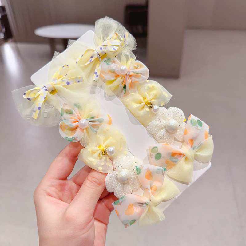 子供の蝶結びのヘアピンが可愛いです。|undefined