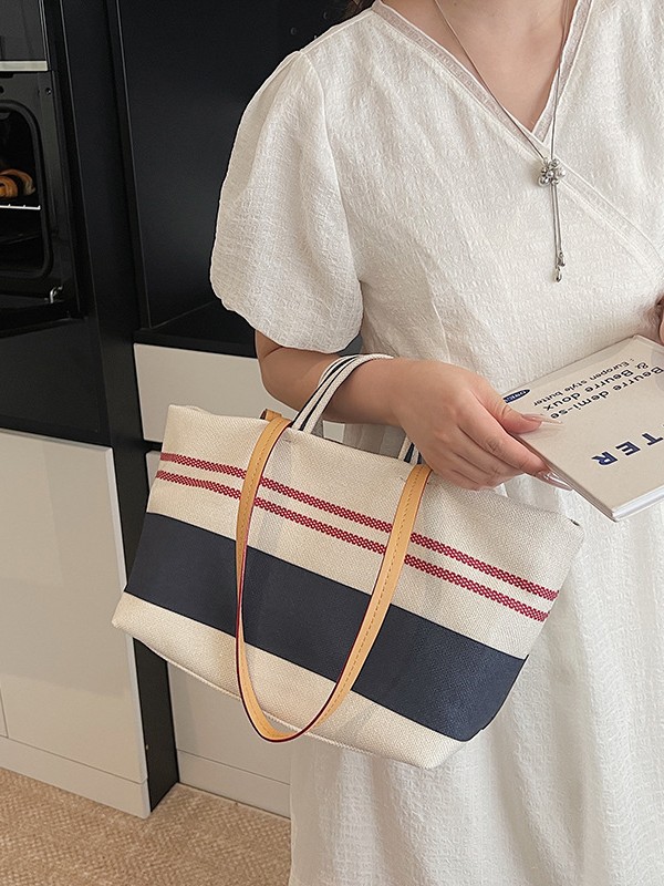 Versión coreana del bolso Tote a rayas a juego de color de gran capacidad para mujer 2025 nuevo bolso de hombro de estilo perezoso de textura occidental simple
