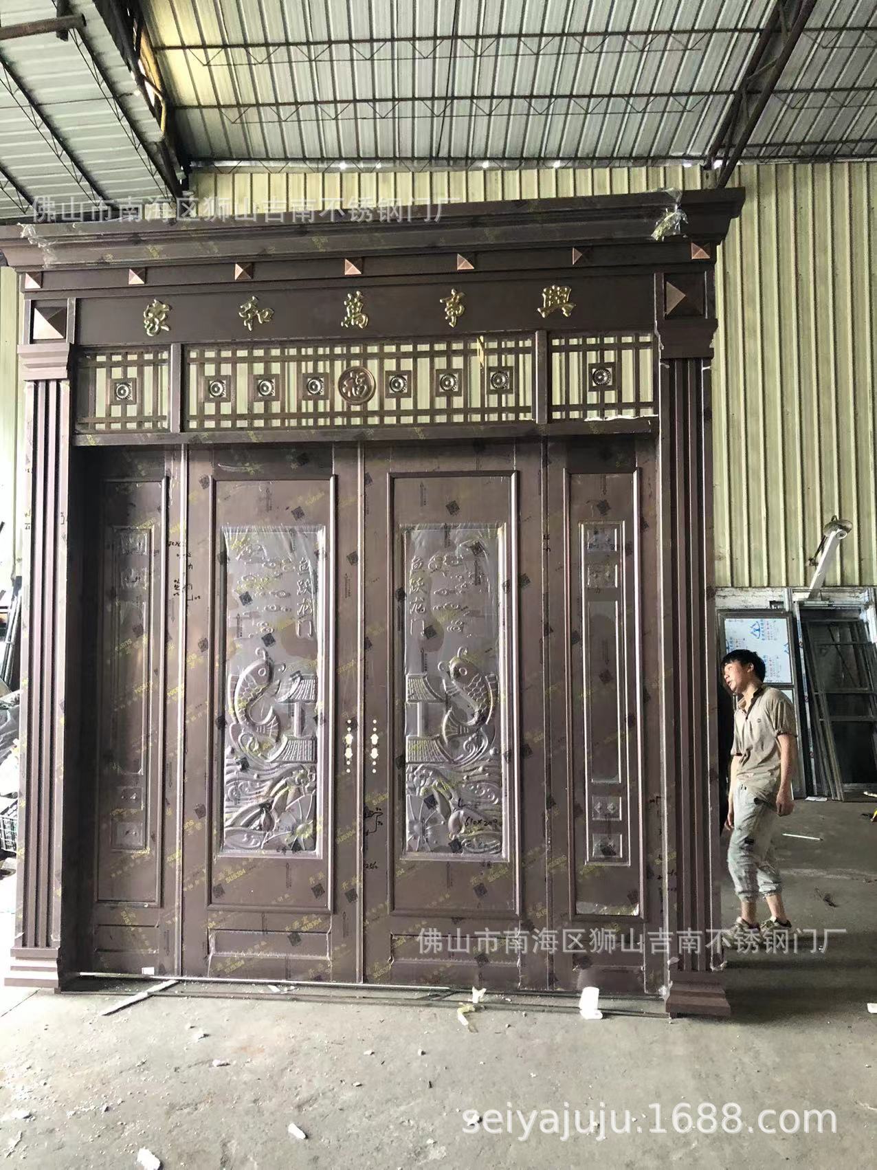 Use罗马门四开子铜门.