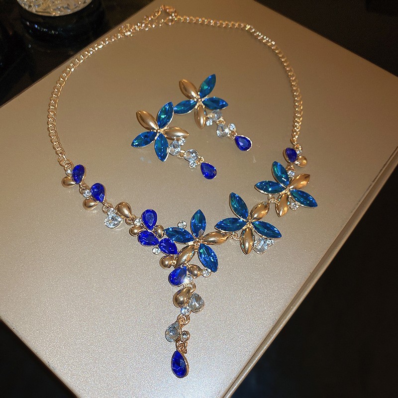 Collar de aretes cuadrados con incrustaciones de diamantes de dos piezas de moda, lujo ligero, collar de alta gama, temperamento exquisito, conjunto de joyas de todo fósforo