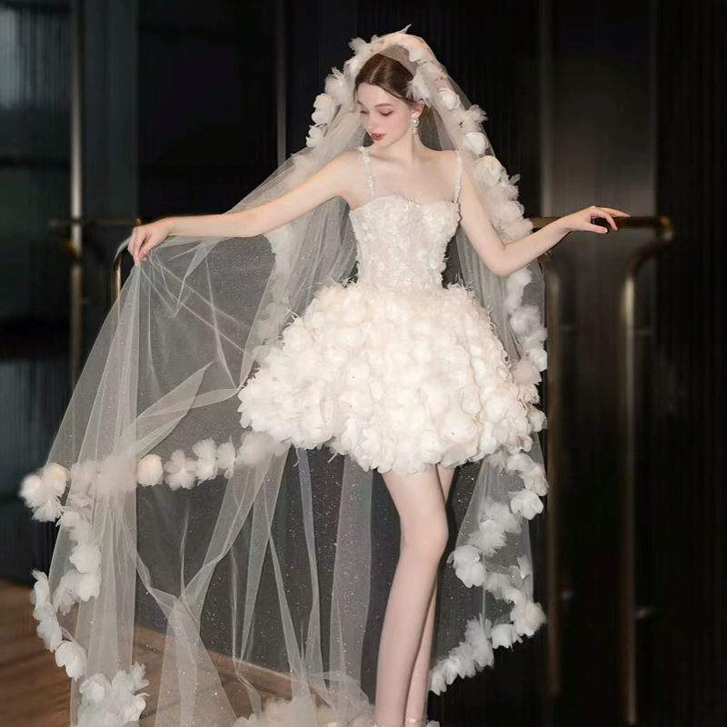 Vestido de novia ligero estilo francés con tirantes finos, nueva colección primavera 2026, diseño floral exclusivo, para ceremonia de adultos, examen de arte, vestido cisne blanco.