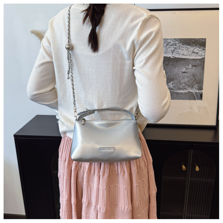 A stylish and elegant hand-held small square bag for women in the summer of 2025, featuring an Instagram-chic and high-end single-shoulder crossbody women's bag undefined
