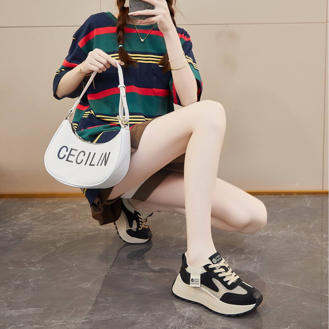 두꺼운 밑창 패션 스포츠 캐주얼 신발 여성 2025 봄 새로운 경량 토레 신발 한국식 다재다능한 학생 운동화