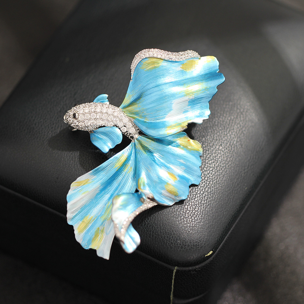 Light Luxury and High-End Enamel Glaze Blue and Red Elegant Anchovy Brooch Exquisite Marine Life Pin for Men and Women