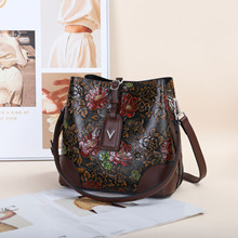 百搭腋下水桶包时尚中年妈妈大容量包复古水墨画大气斜挎包包轻便