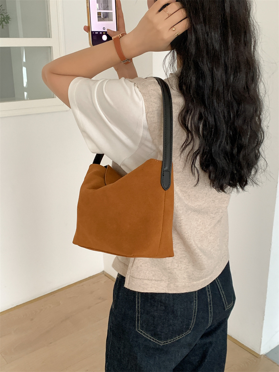 Geantă de subraț din piele întoarsă, geantă de mână de nișă pentru toamnă și iarnă, textură plușată, geantă mică pătrată, la modă și versatilă, de mână_voghion.com