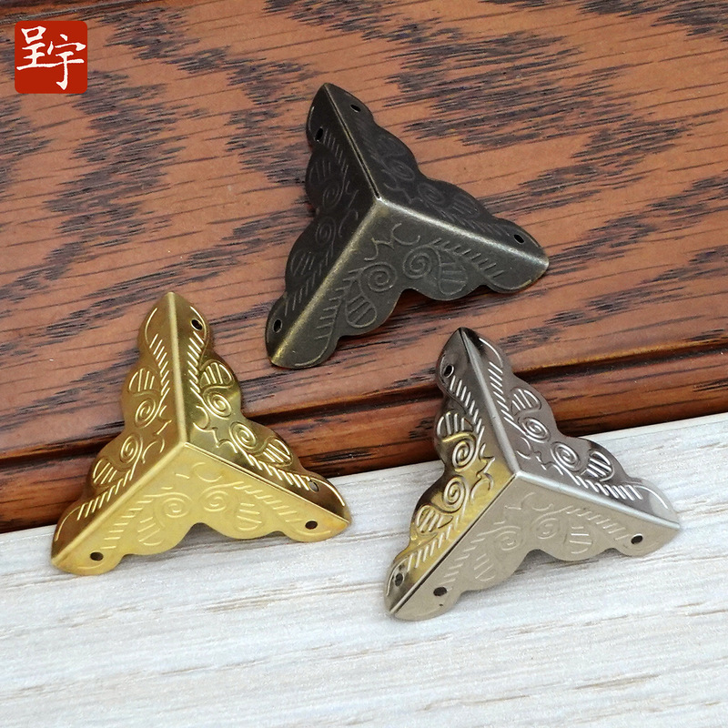 Cross-Border Metal Corner Protectors, Antique Iron Corner Protectors, Triangular Corner Protectors, Antique-Style Corner Protectors for Wooden Boxes and Crates, Hardware Accessories