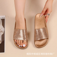 ��ЬŮ�⴩2024�ʯ��Ь�羳�r�����eһ���Ϻ�ךW������Ůʽˮ�