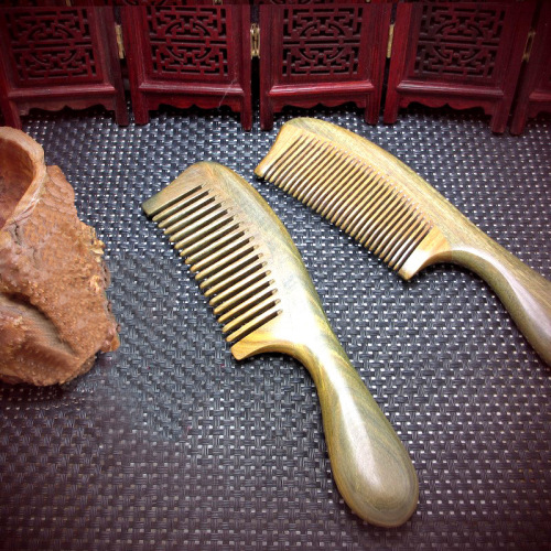 Wholesale Green Sandalwood Comb with Thick Drum Handle Hair Growth Sandalwood Long Handle Comb Hair Loss Prevention Green Sandalwood Comb
