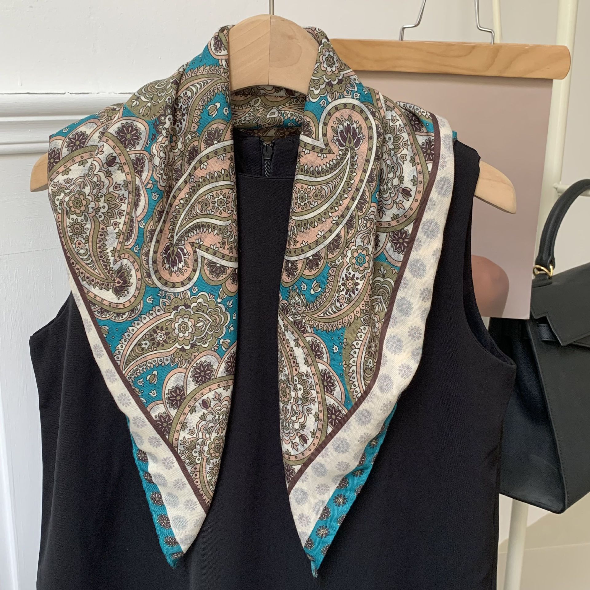 Pañuelo de seda de algodón y lino, bufanda cuadrada grande, estilo de verano de alta gama, estilo de todo fósforo literario, estilo étnico retro, bufanda de flores de anacardo, chal femenino