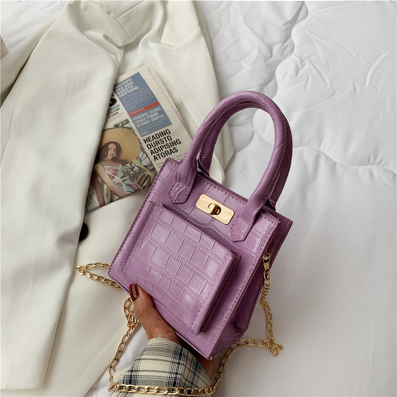 Fashion chain texture small bag in the s...